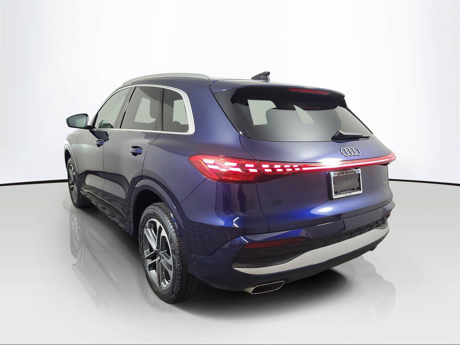 Certified 2025 Audi Q5 Premium w/ Convenience Package AWD/4WD image 4