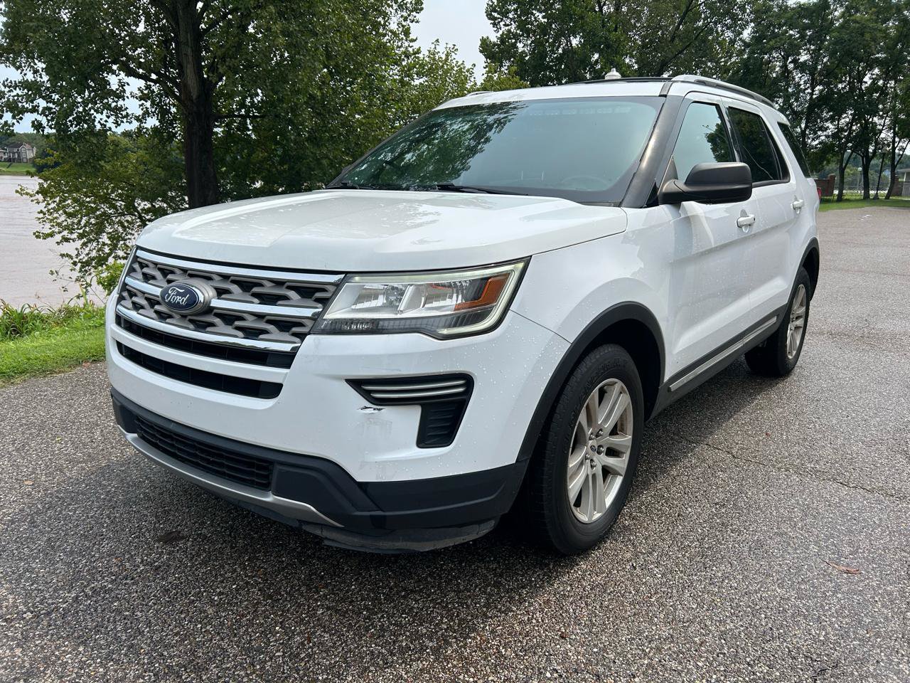 Used 2018 Ford Explorer XLT AWD/4WD image 1