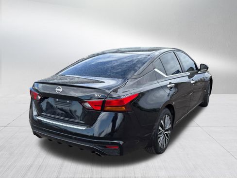 Used 2023 Nissan Altima 2.5 SV w/ SV Premium Package FWD image 5