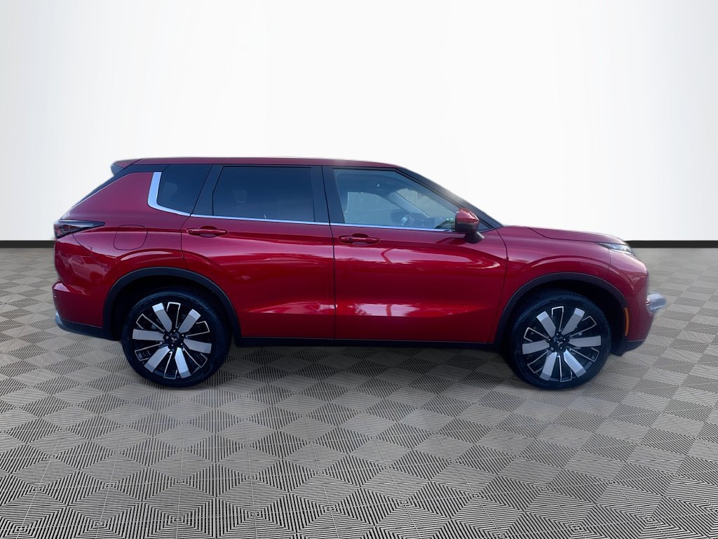 Used 2025 Mitsubishi Outlander SE FWD image 4
