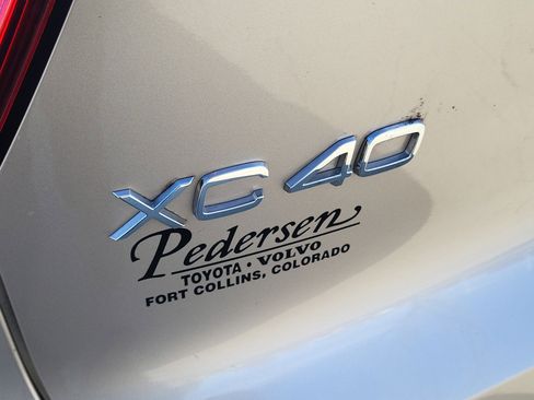Certified 2023 Volvo XC40 B5 Plus w/ Protection Package Premier image 9