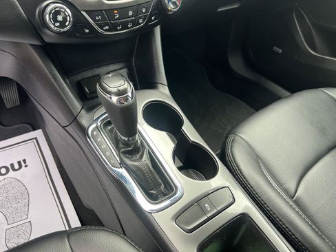 Used 2018 Chevrolet Cruze LT w/ Sun And Sound Package FWD image 29