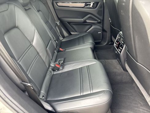 Used 2021 Porsche Cayenne S image 28