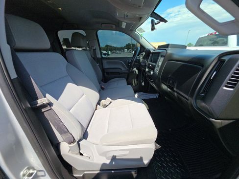 Used 2018 Chevrolet Silverado 1500 Custom w/ Custom Value Package RWD image 11