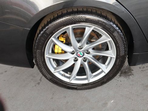 Used 2017 Alfa Romeo Giulia image 46