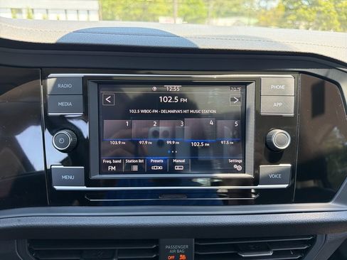 Used 2024 Volkswagen Jetta SE w/ Panoramic Sunroof Package FWD image 10