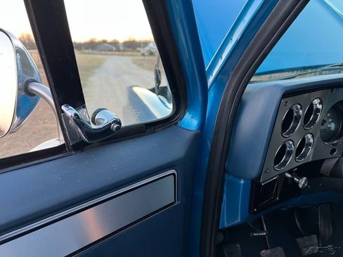 Used 1988 Chevrolet Blazer 4WD image 16