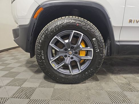 Used 2023 Rivian R1S Adventure image 9