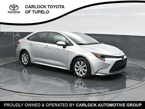 Used 2025 Toyota Corolla LE FWD image 5