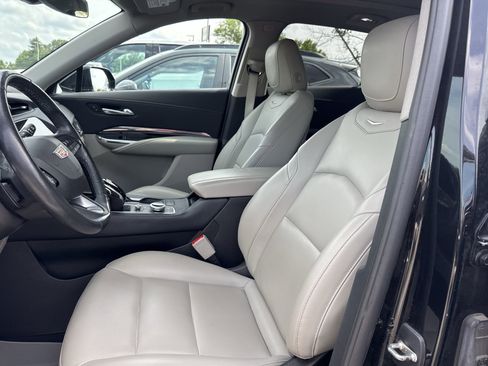 Used 2021 Cadillac XT4 Luxury w/ Cold Weather Package AWD/4WD image 3