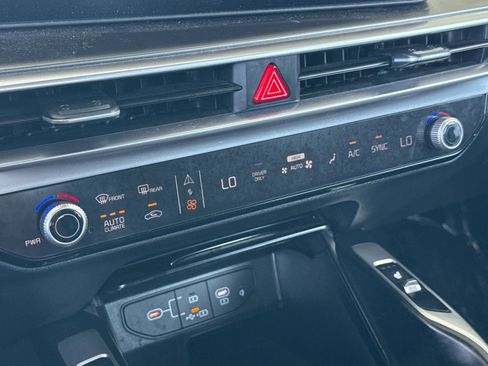 Certified 2025 Kia Sorento EX AWD/4WD image 21