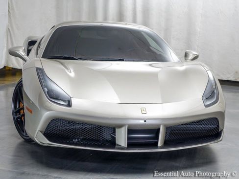 Used 2016 Ferrari 488 GTB RWD image 6