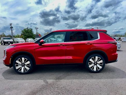 New 2025 Mitsubishi Outlander SE image 6