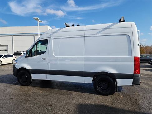 Used 2022 Mercedes-Benz Sprinter 144 Cargo image 10