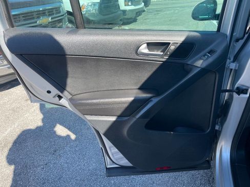 Used 2013 Volkswagen Tiguan SE image 25