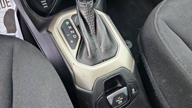 Used 2017 Jeep Renegade Latitude w/ Cold Weather Group AWD/4WD image 18