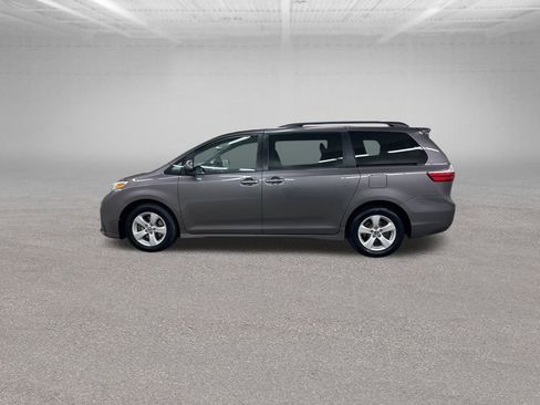 Used 2019 Toyota Sienna LE image 7