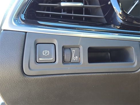 Used 2023 Cadillac XT6 Premium Luxury image 33