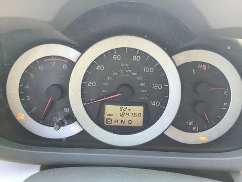 Used 2011 Toyota RAV4 4WD image 19