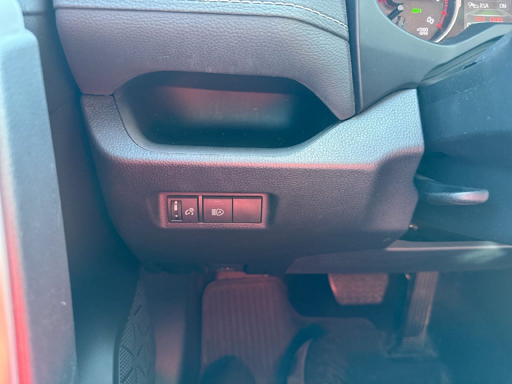 Used 2022 Toyota RAV4 LE AWD/4WD image 17