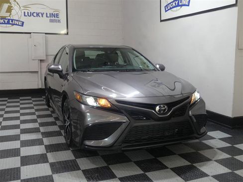 Used 2021 Toyota Camry SE FWD image 4
