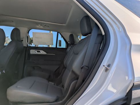 New 2026 Ford Explorer Active w/ Active Comfort Package image 18