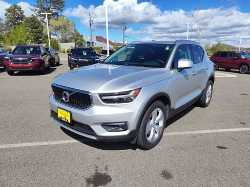 Used 2019 Volvo XC40 T5 Momentum image 7