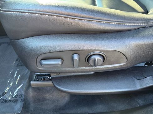 Used 2022 Chevrolet Traverse LT image 9