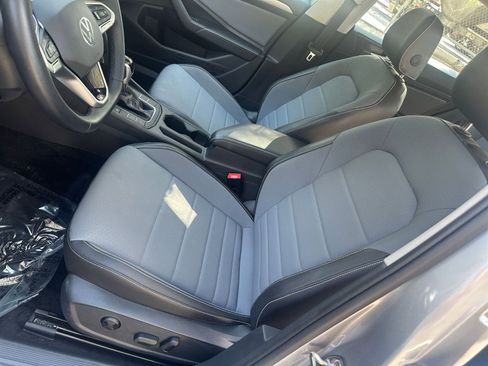Used 2025 Volkswagen Jetta SE image 30