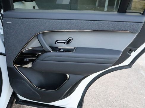 Used 2025 Land Rover Range Rover Sport SE AWD/4WD image 15