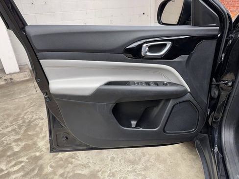 Used 2022 Jeep Compass Limited image 10