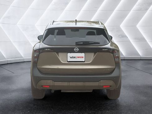 Used 2025 Nissan Kicks SV w/ SV Premium Package image 5