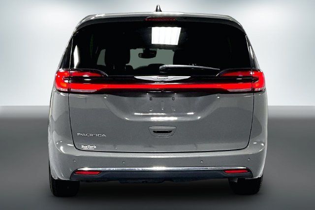Used 2023 Chrysler Pacifica Touring-L FWD image 6