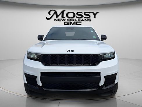 Used 2023 Jeep Grand Cherokee L Laredo image 2