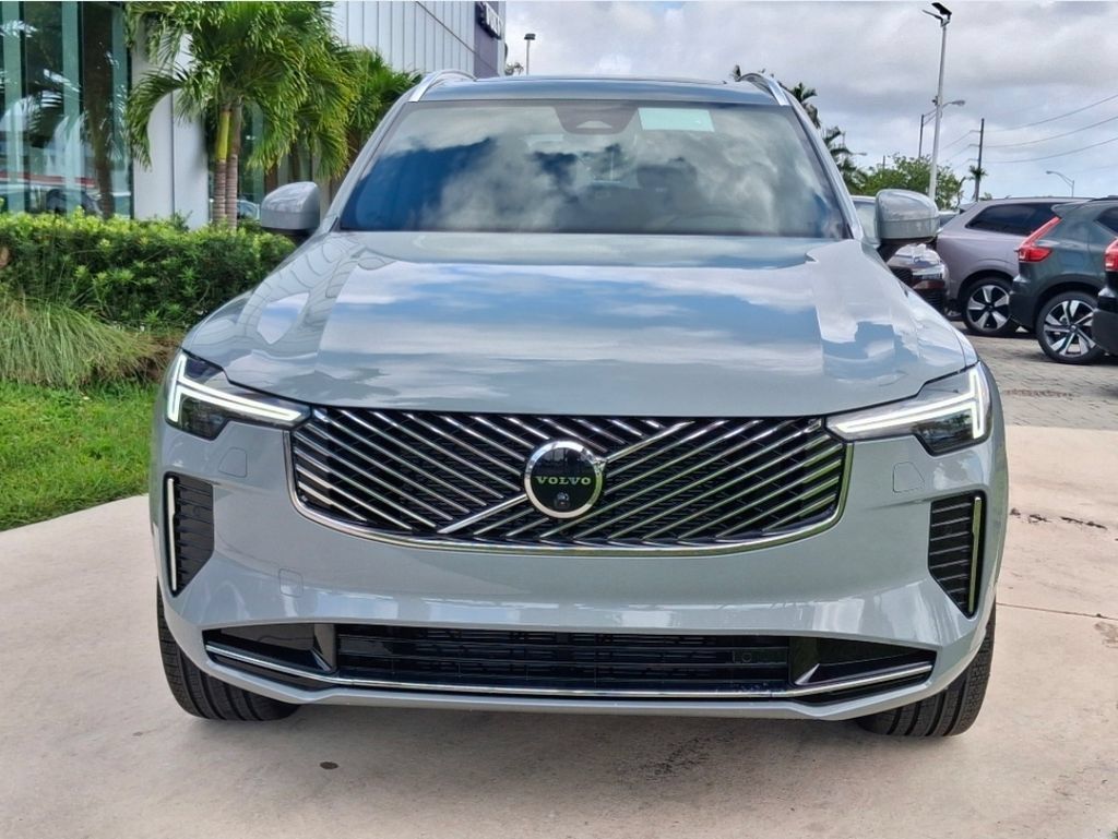 New 2026 Volvo XC90 B5 Ultra w/ Protection Package Premier AWD/4WD image 2
