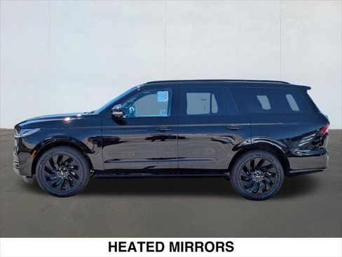 New 2026 Lincoln Navigator Reserve w/ Jet Appearance Package AWD/4WD image 3