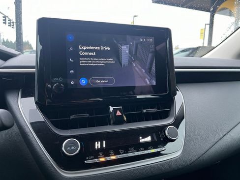 Used 2025 Toyota Corolla LE image 21