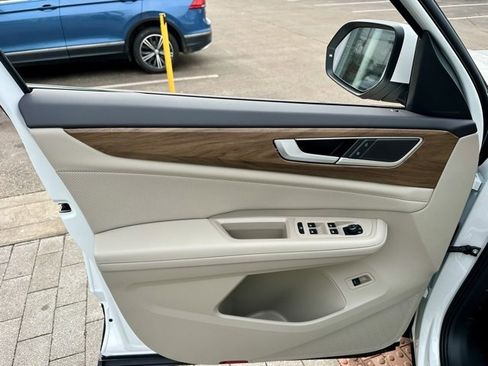 New 2026 Volkswagen Atlas SE image 10