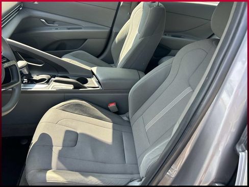 Used 2023 Hyundai Elantra SE FWD image 14