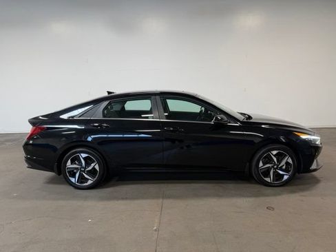 Used 2023 Hyundai Elantra Limited FWD image 2