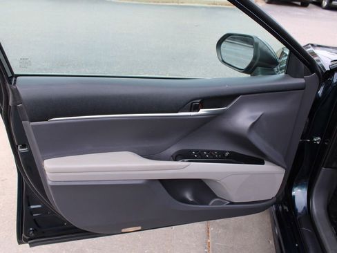 Used 2019 Toyota Camry SE image 18