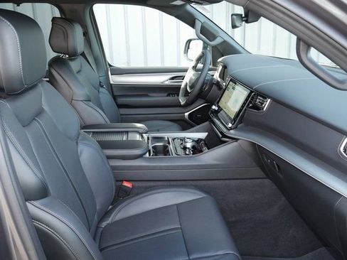 New 2026 Jeep Grand Wagoneer Limited AWD/4WD image 32