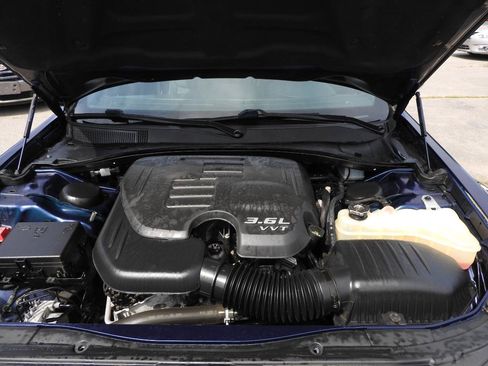 Used 2016 Chrysler 300 C Platinum AWD/4WD image 15