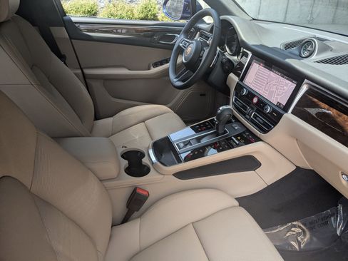 Certified 2025 Porsche Macan image 27