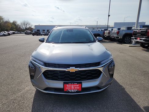 New 2026 Chevrolet Trax LT image 3