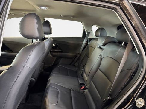 Used 2022 Kia Niro Touring Special Edition FWD image 24