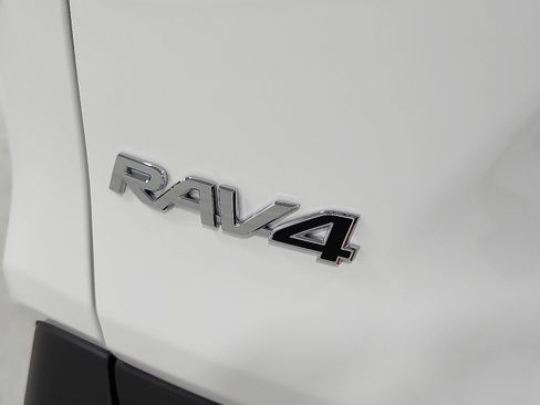 Used 2025 Toyota RAV4 XLE w/ Weather Package AWD/4WD image 8