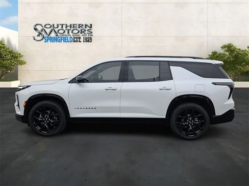 Used 2024 Chevrolet Traverse RS FWD image 2