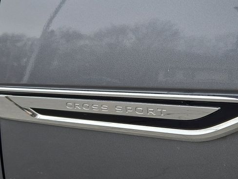 Used 2024 Volkswagen Atlas Cross Sport SE image 32