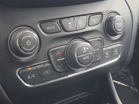 Used 2020 Jeep Cherokee Limited AWD/4WD image 22